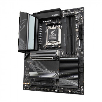 Mainboard GIGABYTE AMD X670 SAM5 ATX Memory DDR5 Memory slots 4 1xPCI-Express 3.0 16x 1xPCI-Express 4.0 16x 2xM.2 1xHDMI 4xUSB 2