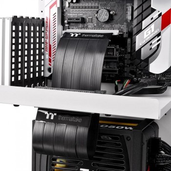 Taśma Thermaltake TT Premium PCI-E 3.0 x16 Extender - 300mm AC-045-CN1OTN-C1 (PCI-E x16 M - PCI-E x16 F, 0,30m, kolor czarny)